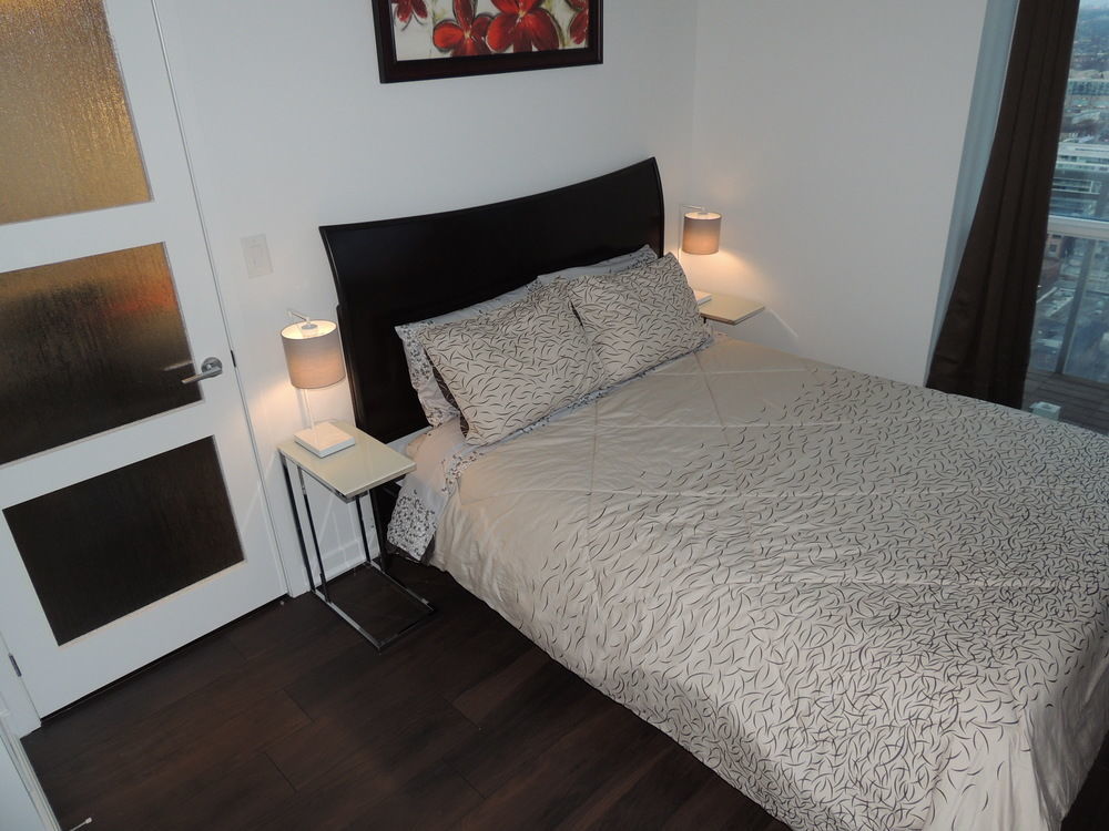 Tvhr - Luxury Condos In Heart Of Downtown Toronto Eksteriør bilde